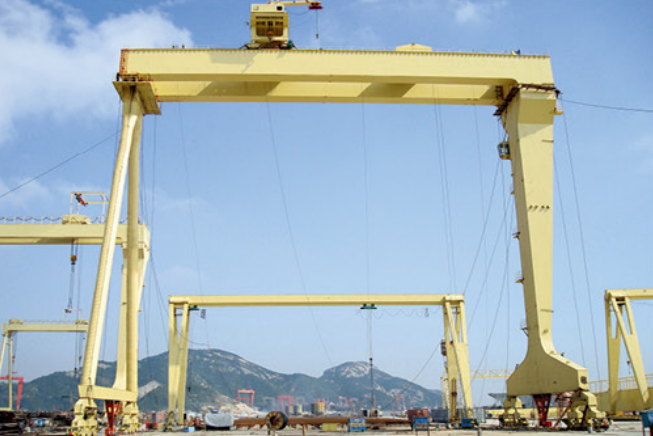 造船門式起重機